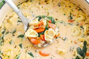 Sausage and Spinach Tortellini Soup